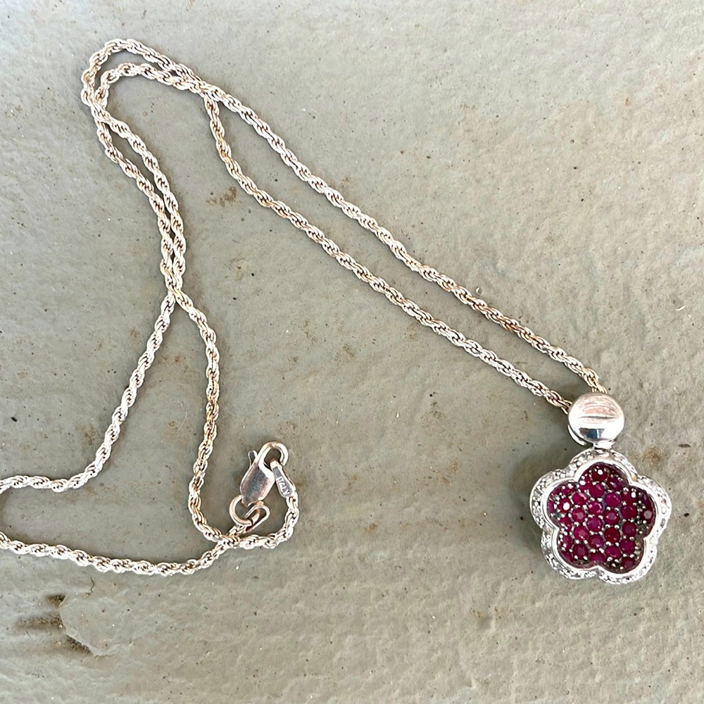 Ruby col stone flower necklace